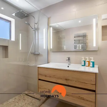 #072 Spacious Perfect Algarve Villa Albufeira