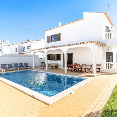 #072 Casa Longa By Holidays Villa *